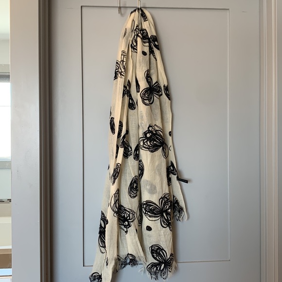 Janie Besner Cream Wrap/Scarf EUC - Picture 4 of 4